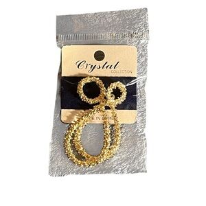 •Gold Oval Dangle Earrings•